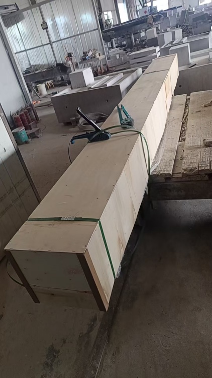 湖州老客戶定做的大理石平臺4000*300*300mm發(fā)貨通知